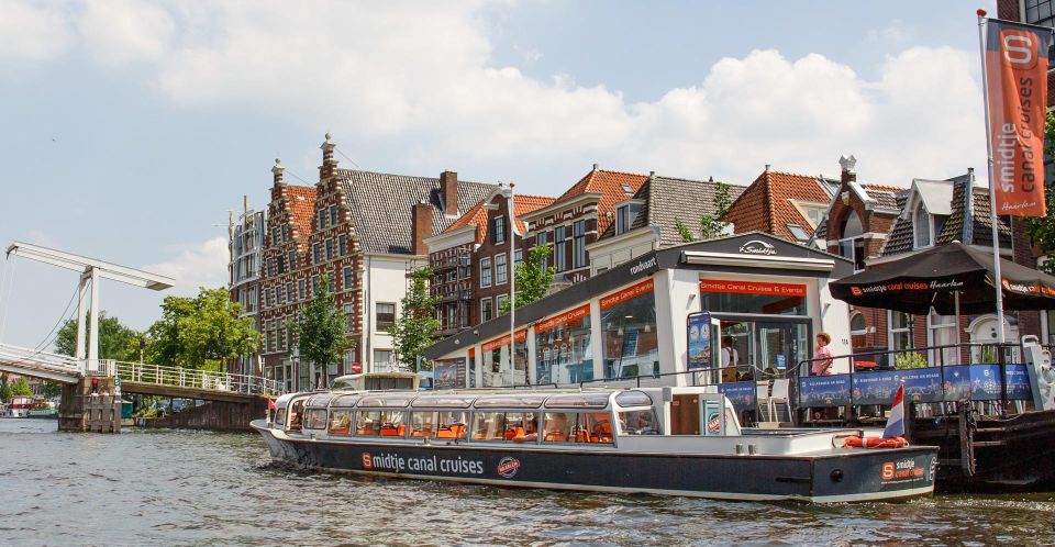 Haarlem: Sightseeing Canal Cruise Through the City Center - Activity Experience