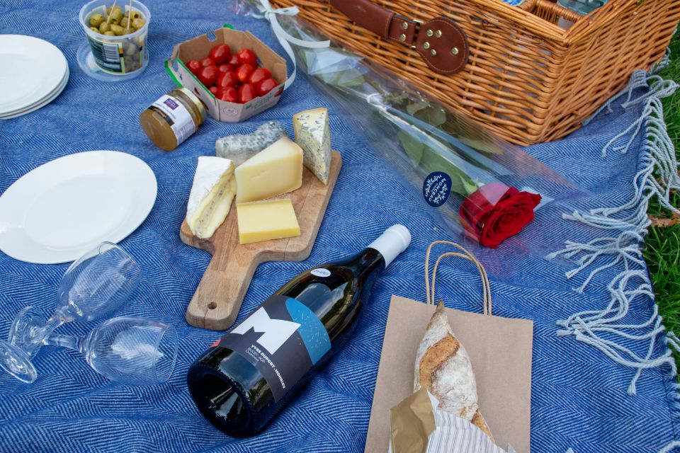 Parisian Picnic Escape : Cheese and Wine Tasting - Common questions