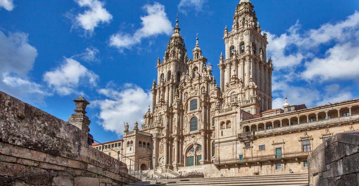 Porto: Private Tour Santiago Compostela & Valença Do Minho - Not Suitable For