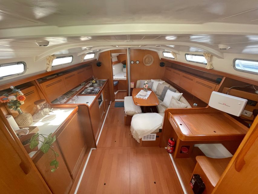 Private Sailing Boat - Features and Amenities