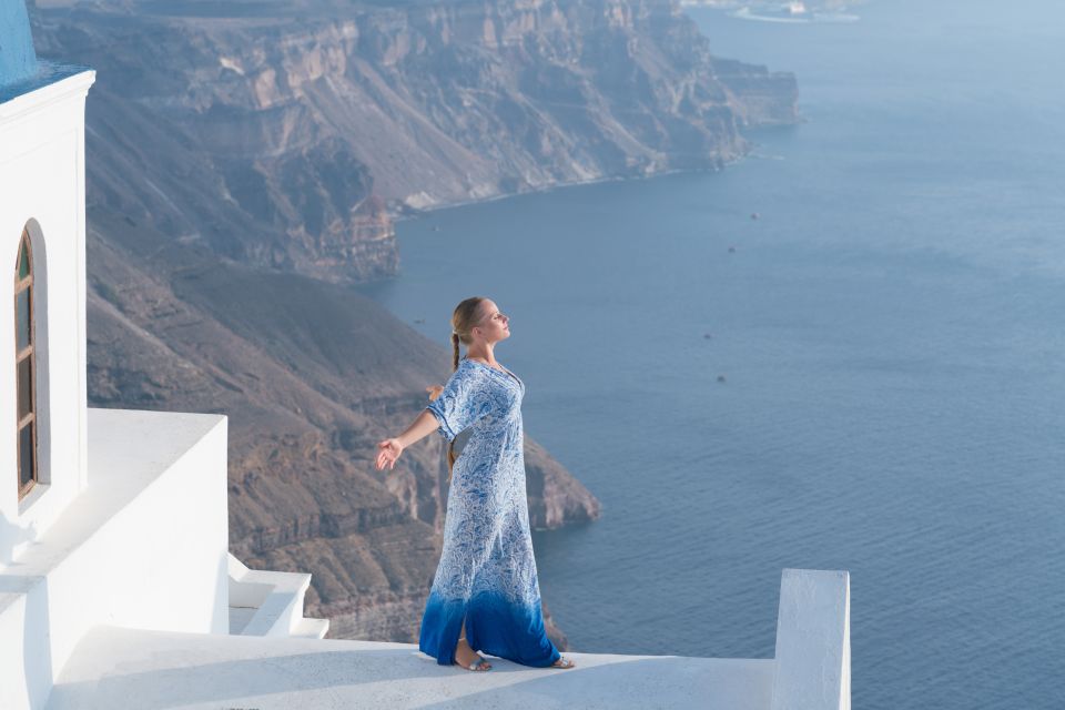 Santorini: Private Photo Shoot in Fira or Imerovigli - Language Options and Accessibility