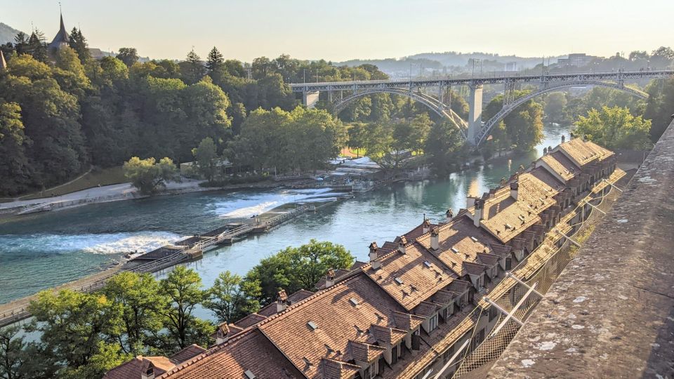 Bern: Highlights and Old Town Self-guided Walk - Federal Palace and Aare River Visit