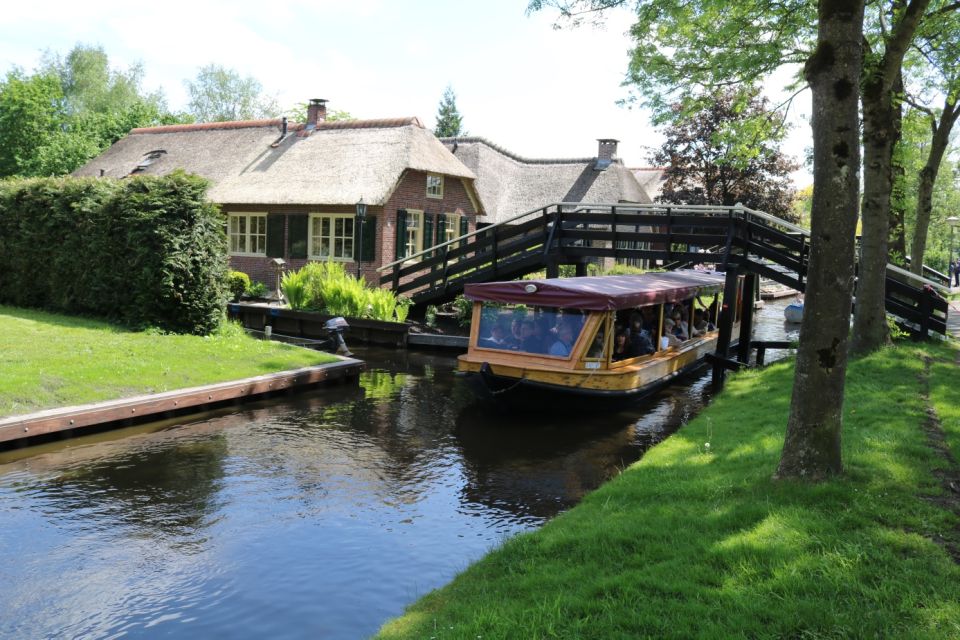 Giethoorn: Private Guided Canal Cruise With Coffee and Tea - Location Details & Ideal Tourists