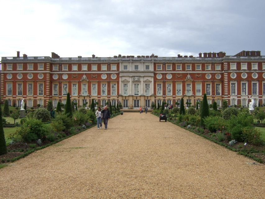 Hampton Court Palace Private Tour With Fast Track Pass - Experiencing Henry VIIIs Legacy