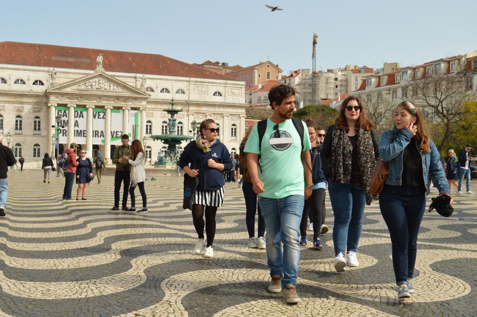 Lisbon: Starter Walking Tour to the Highlights in German - Common questions