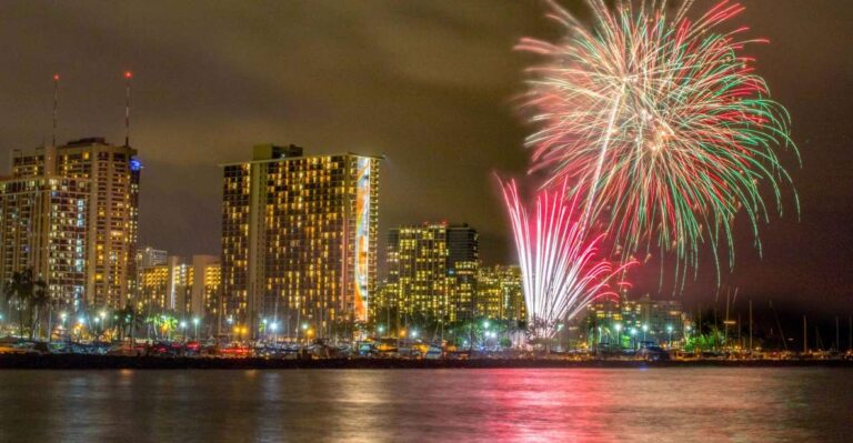 Oahu: Waikiki BYOB Friday Night Fireworks Cruise