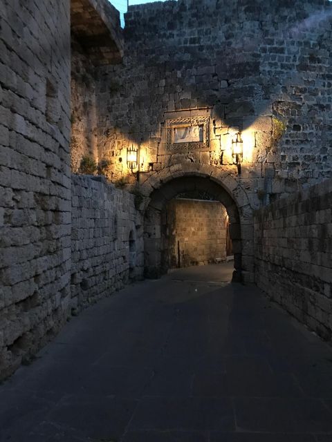 Rhodes: Guided Rhodes City by Night With Live Music & Dinner - Directions for Participants