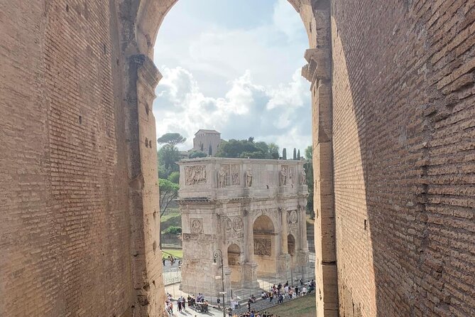 Skip the Line Walking Tour of the Colosseum, Roman Forum and Palatine Hill - Tour Guides and Visitor Experience