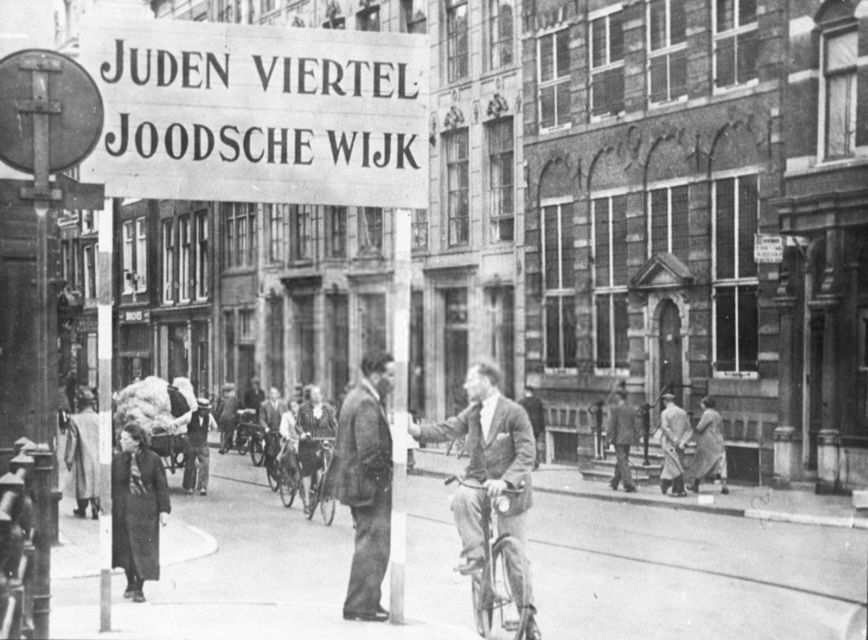 Amsterdam: Anne Frank Walking Tour in German or English - Common questions