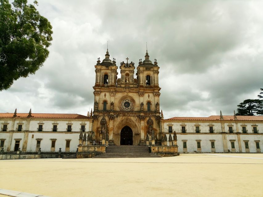 Fatima, Batalha, Alcobaça, Nazare and Obidos: The Blue West - Location and Pickup Details