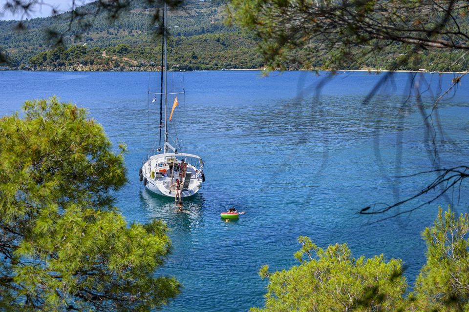 Halkidiki: Private Sailing Yacht Cruise Swim in Blue Waters - Meeting Point and Important Items