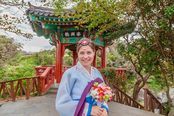 [Jeju] Hanbok Private Guide Tour & Photo Session in Beautiful Yongduam Rock, - Pricing and Package Details