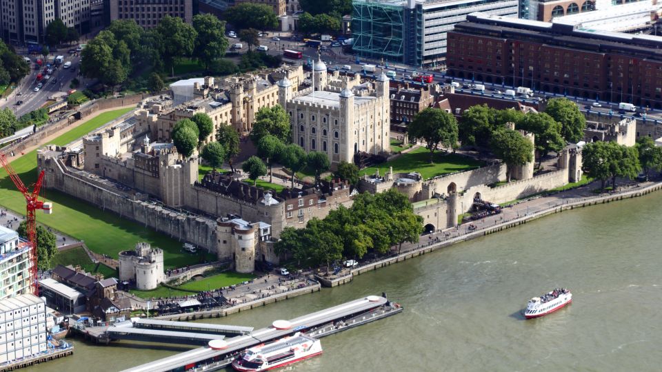London: Top 15 Sights Walking Tour and Tower of London Entry - Beefeaters and Ravens