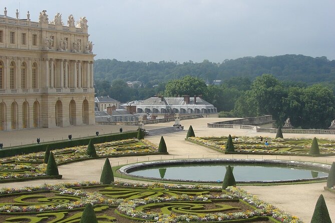 Palace of Versailles Kings Apartment Guided Options Gardens,Trianon Access Tour - Common questions