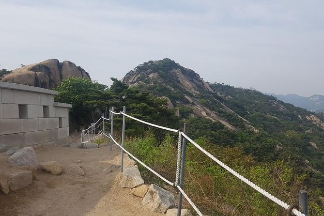 Sunset View & Hiking Through Seoul Fortress With Seafood Market - Logistics and What to Expect