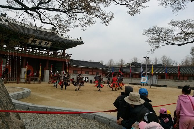 Suwon Hwaseong Fortress and Korean Folk Village Day Tour From Seoul - Exploring Suwon Hwaseong Fortress