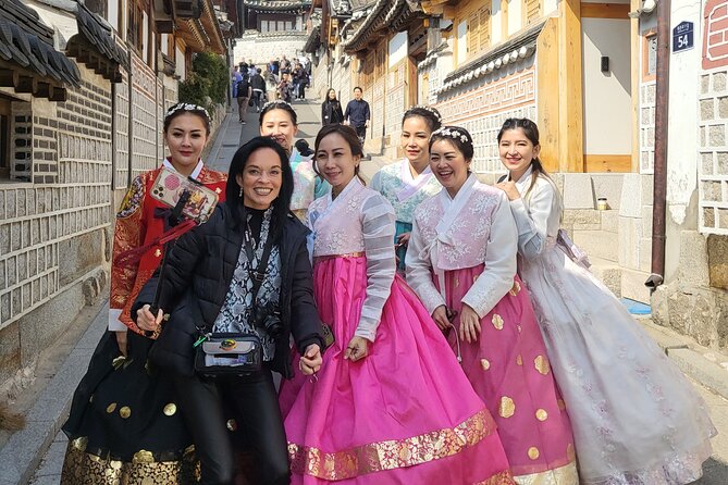 Wearing Hanbok Walking Tour in Bukchon With Liquor Tasting - About the Tour Guide