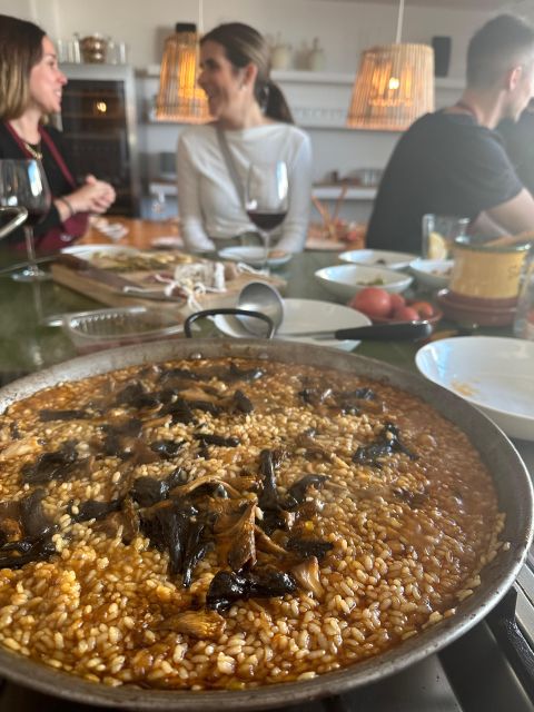 Catalunya: Market Tour, Vermut and Paella Showcooking - Cooking Class