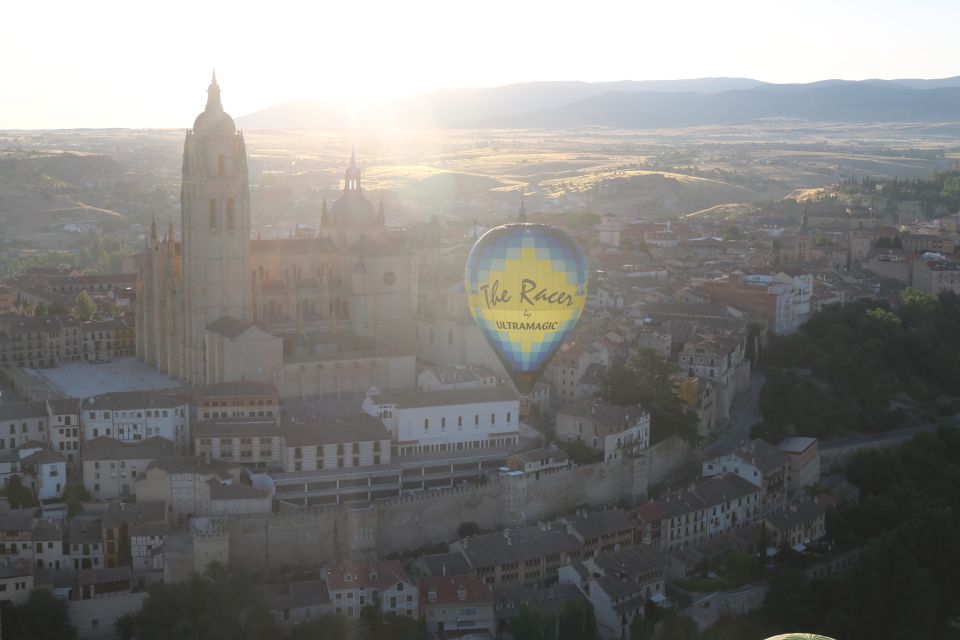 Segovia: Hot Air Balloon Flight With Picnic and Cava - Safety and Prohibited Items