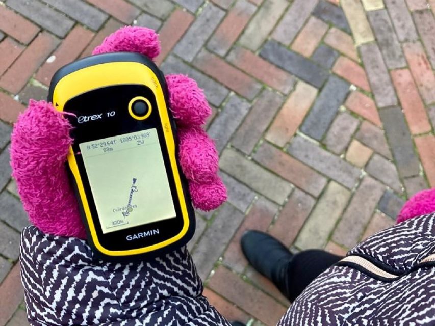 Volendam: Self-Guided GPS Treasure Hunt Tour - Child-Friendly Features