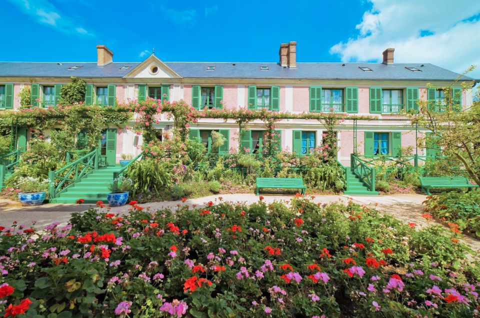 From Paris: Day Trip to Giverny & Versailles With Lunch - Immersive Experience