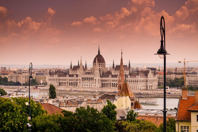 Private Scenic Transfer From Vienna to Budapest With 4h of Sightseeing - Scenic Sightseeing Stops and Route