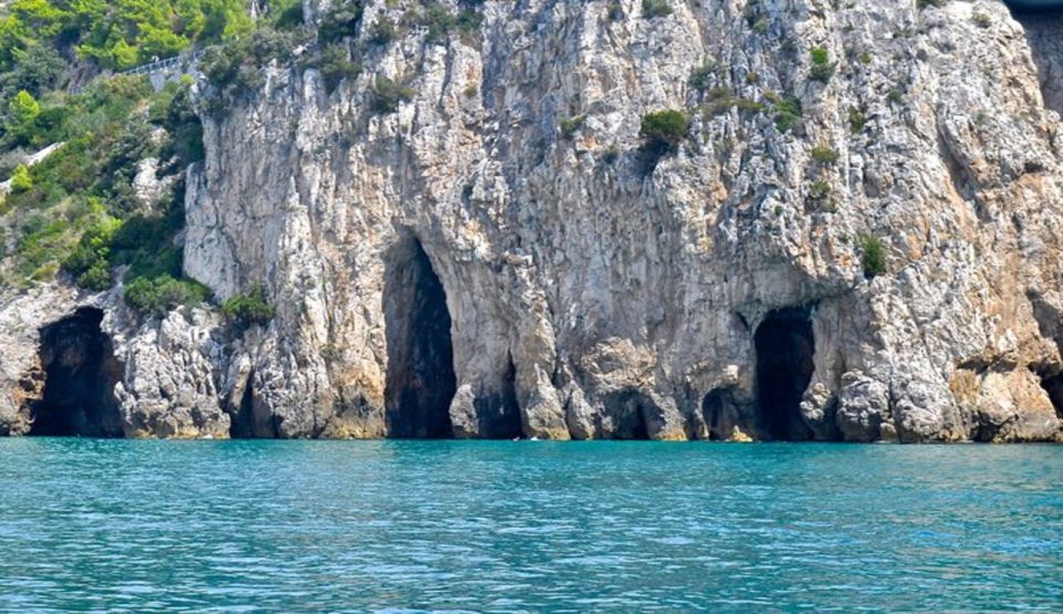 Sperlonga: Private Boat Tour to Gaeta With Pizza and Drinks - Language Options and Highlights