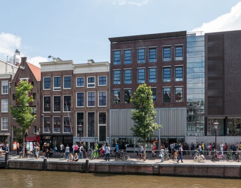 Amsterdam: Private Anne Frank and Jewish Quarter Tour