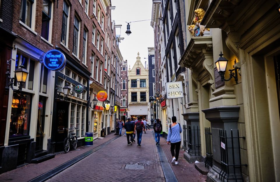 Amsterdam: Self-Guided Red Light District Photography Tour - Key Points