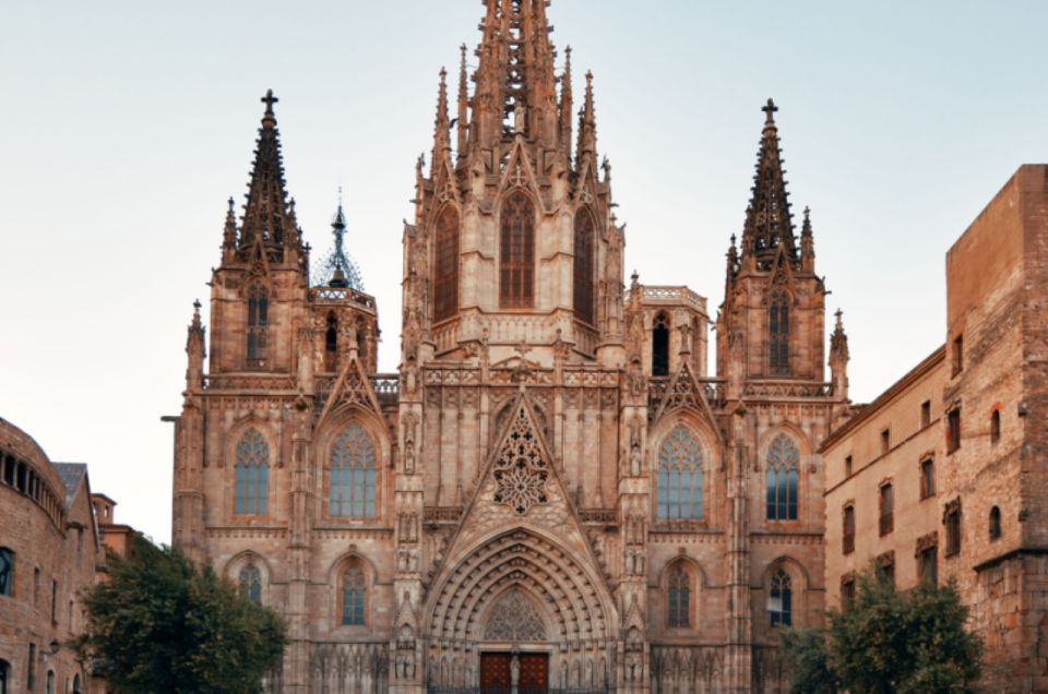Barcelona: La Sagrada Familia & Park Guell Small-Group Tour - Key Points