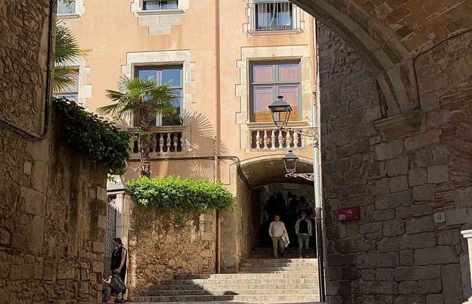From Barcelona: Gerona and Besalú Guided Tour - Key Points