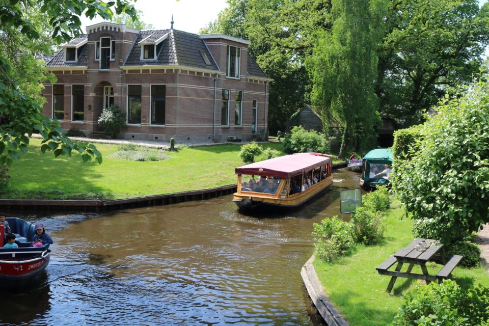 Giethoorn: Private Guided Canal Cruise With Coffee and Tea - Key Points