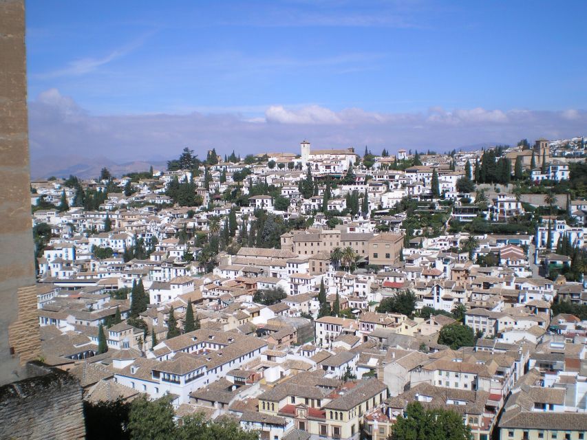 Granada: Albayzín and Sacromonte Private Tour - Key Points
