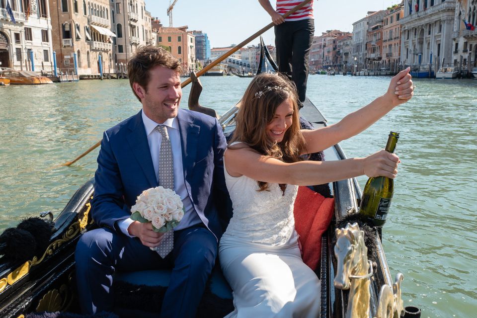 Grand Canal: Renew Your Wedding Vows on a Venetian Gondola - Key Points
