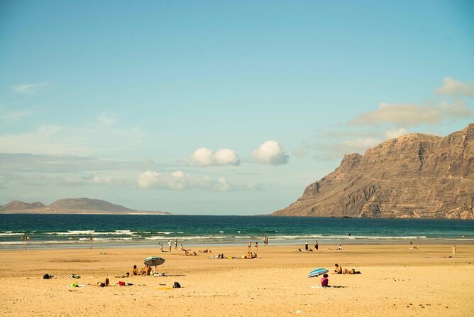 Group and Private Surf Classes With a Certified Instructor in Lanzarote - Key Points