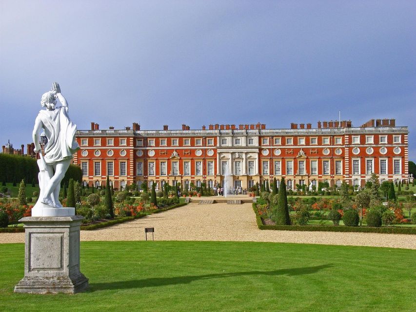 Hampton Court Palace Private Tour With Fast Track Pass - Key Points