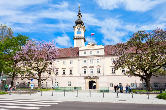 Linz: Pöstlingberg and Old Town Private Walking Tour - Key Points