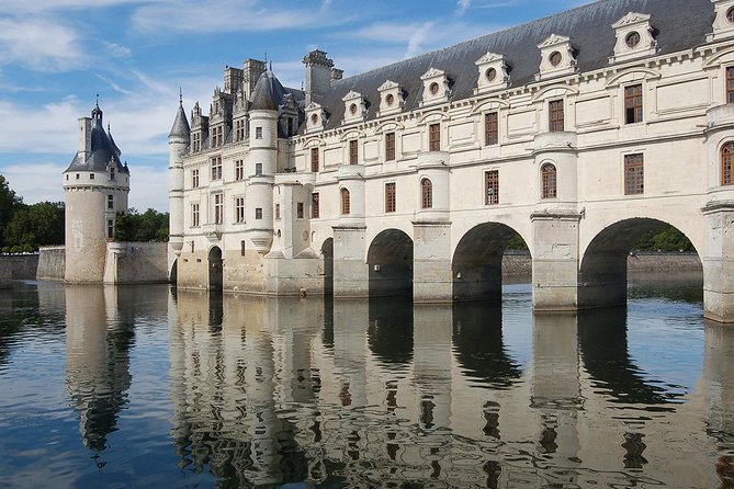Loire Castles : Chenonceau, Cheverny, Chambord Guided Tour From Paris by Minivan - Key Points