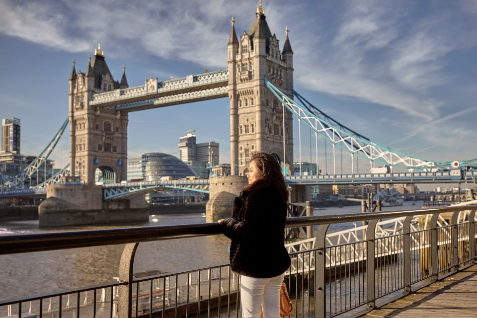 London: Private 30-Minute Photo Shoot at Tower Bridge - Key Points
