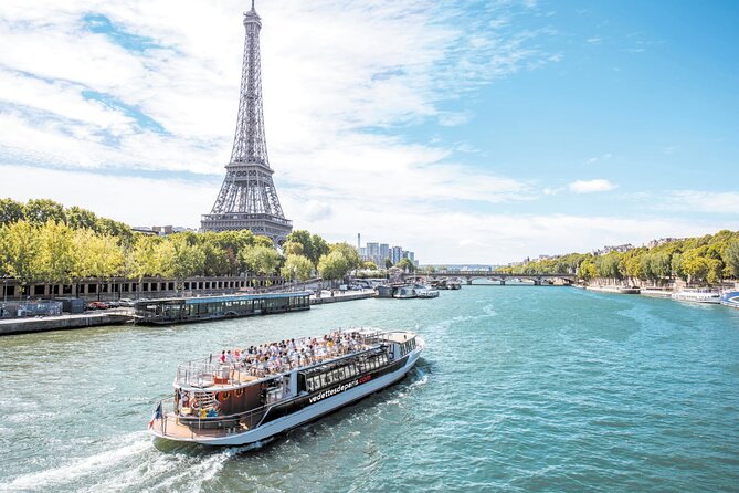 Paris: Relaxing Seine Cruise and City Walking Tour