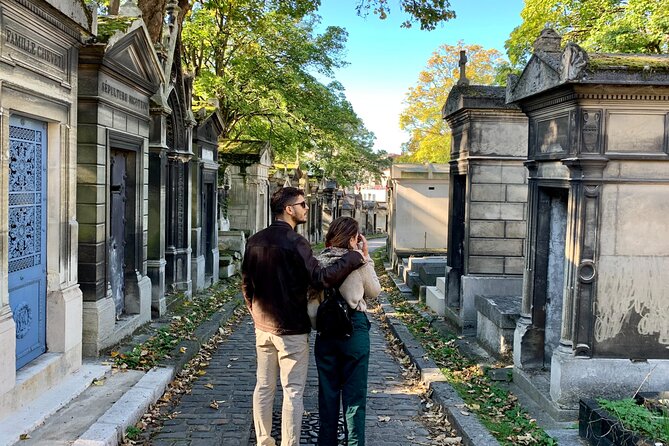Pere Lachaise Cemetery Private Walking Tour - Key Points