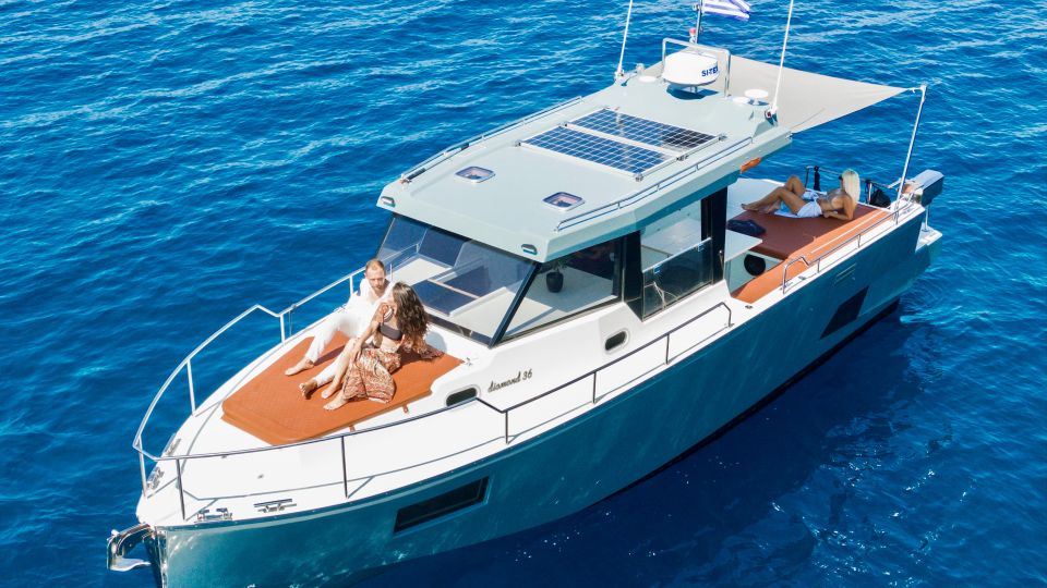 Santorini: Private Diamond 36 Motor Yacht Caldera Cruise - Key Points