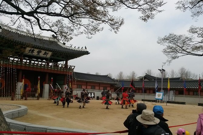 Suwon Hwaseong Fortress and Korean Folk Village Day Tour From Seoul - Key Points