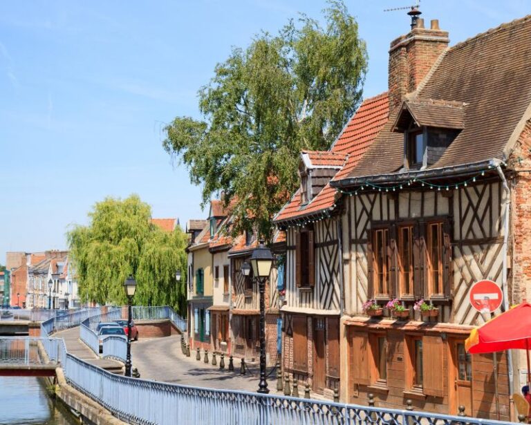 Amiens: Walking Tour With Audio Guide on App
