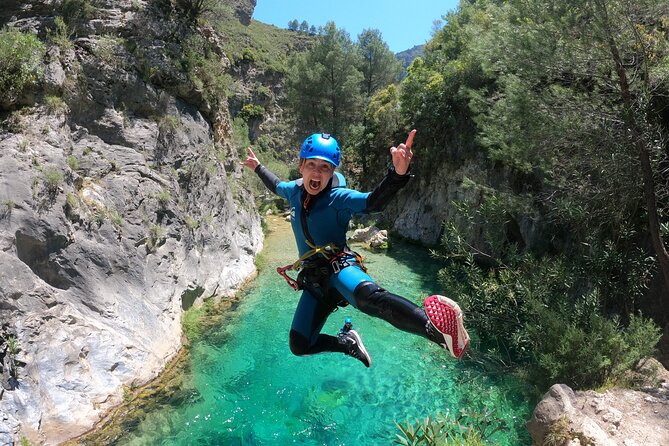 Canyoning Rio Verde - Activity: Jumping, Rappelling, Climbing