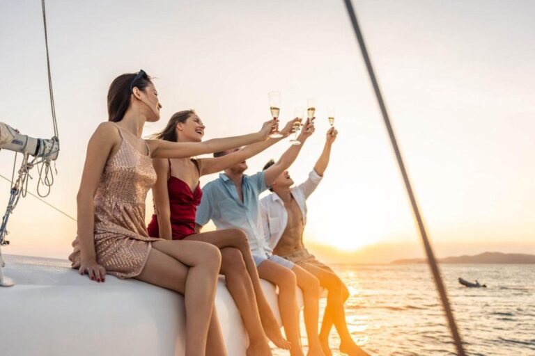 Catamaran Sunset Cruise Dia Island – Premium Menu & Drinks