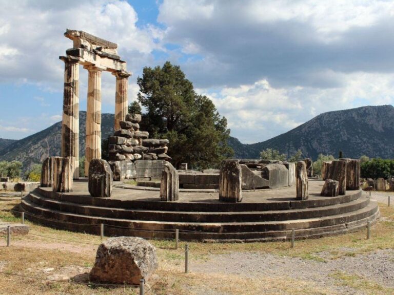 Delphi: Audio Guided Tour of the Sites in French or English