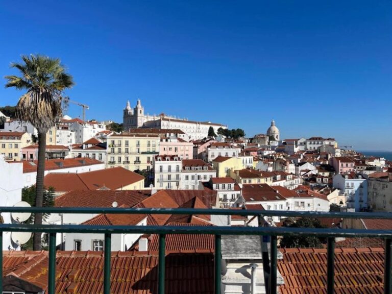 Discover Lisbon 4h Tuk Tuk