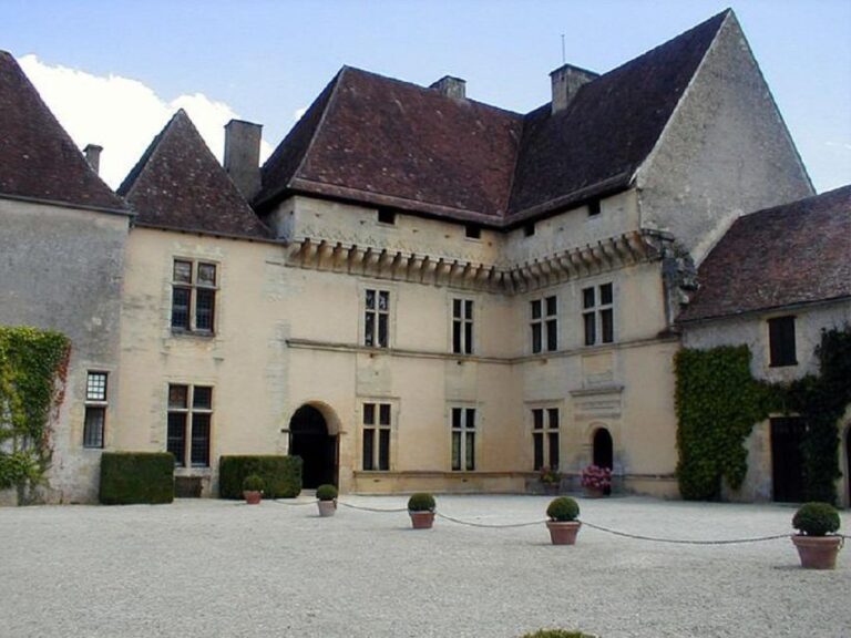 Dordogne: Visit to the Château De Losse and Its Gardens