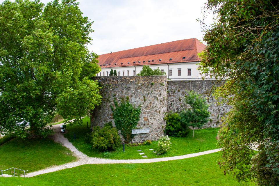 Family Tour of Linz's Old Town, Pöstlingberg and Grottenbahn - Family-Friendly Tour Overview